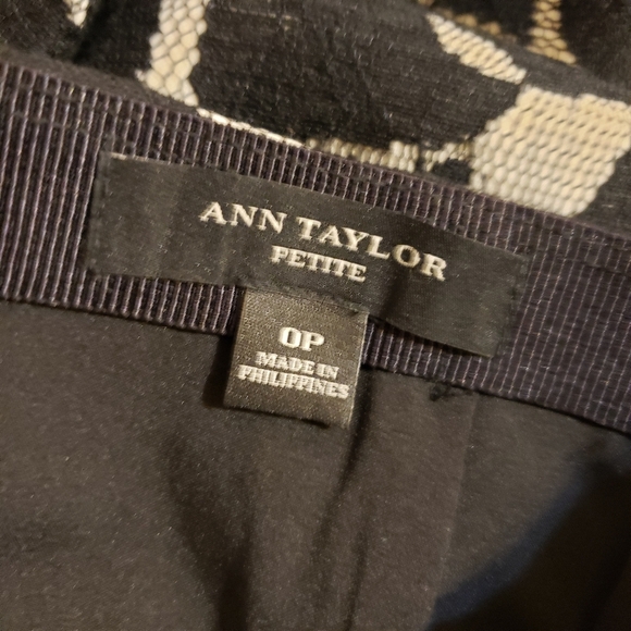 Ann Taylor Floral Pencil Skirt - Picture 4 of 6